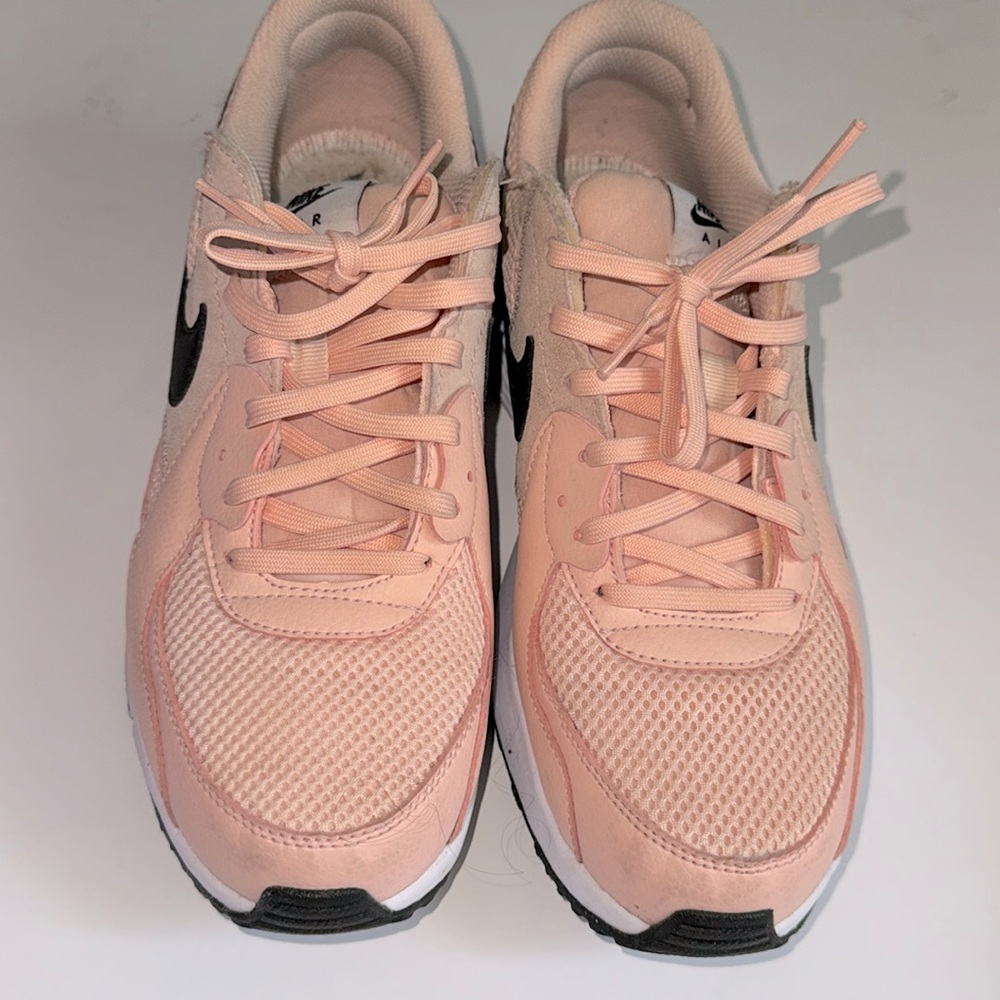 Women’s Nike Air Maxs size 9